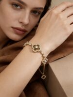 Tiger's eye stone four-leaf clover bracelet light luxury niche exquisite high-end sense diamond five-flower hand ornament silver women's model - Image 5