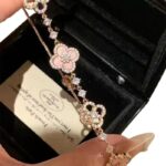 Fashion lucky four-leaf clover natural fritillary pull-out bracelet women's light luxury high-end flower hand ornament bracelet accessories - Image 5