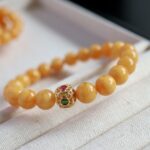Natural old beeswax bracelet 18K bracelet high goods chanterelle yellow bleached flower bracelet - Image 4