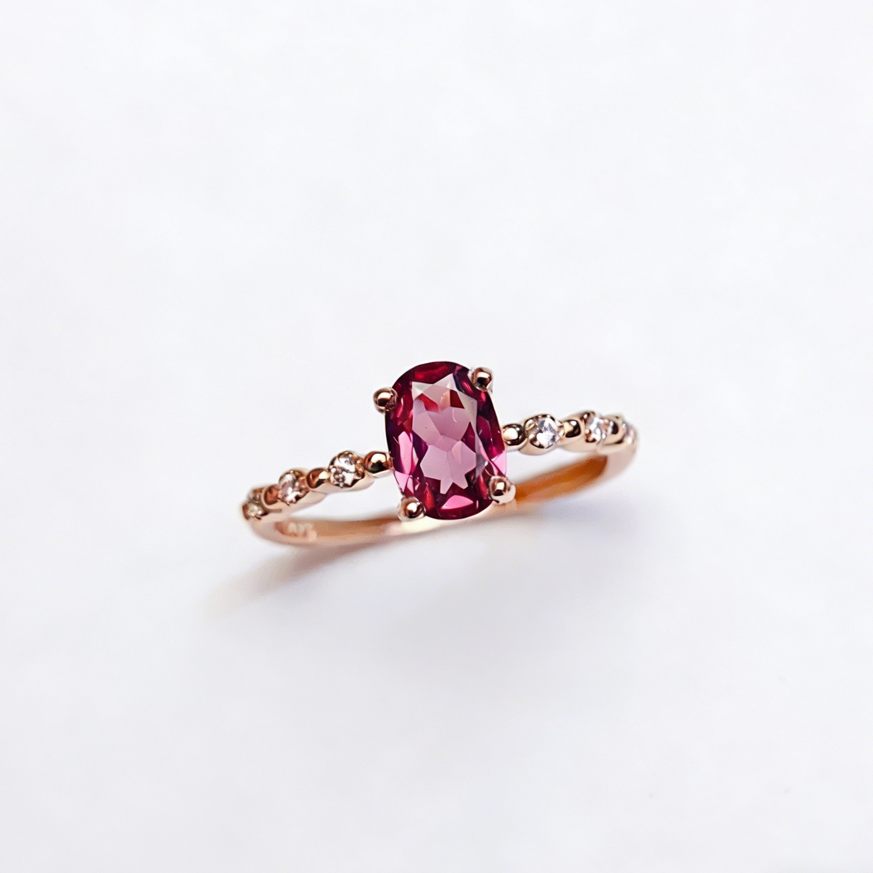 微信图片_2026-02-27_151000_118 Light Luxury Oval Natural Garnet Ring with Rose Gold Setting - Image 1