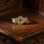 Vintage Light Luxury Pave-Set Natural Peridot Ring - Image 3